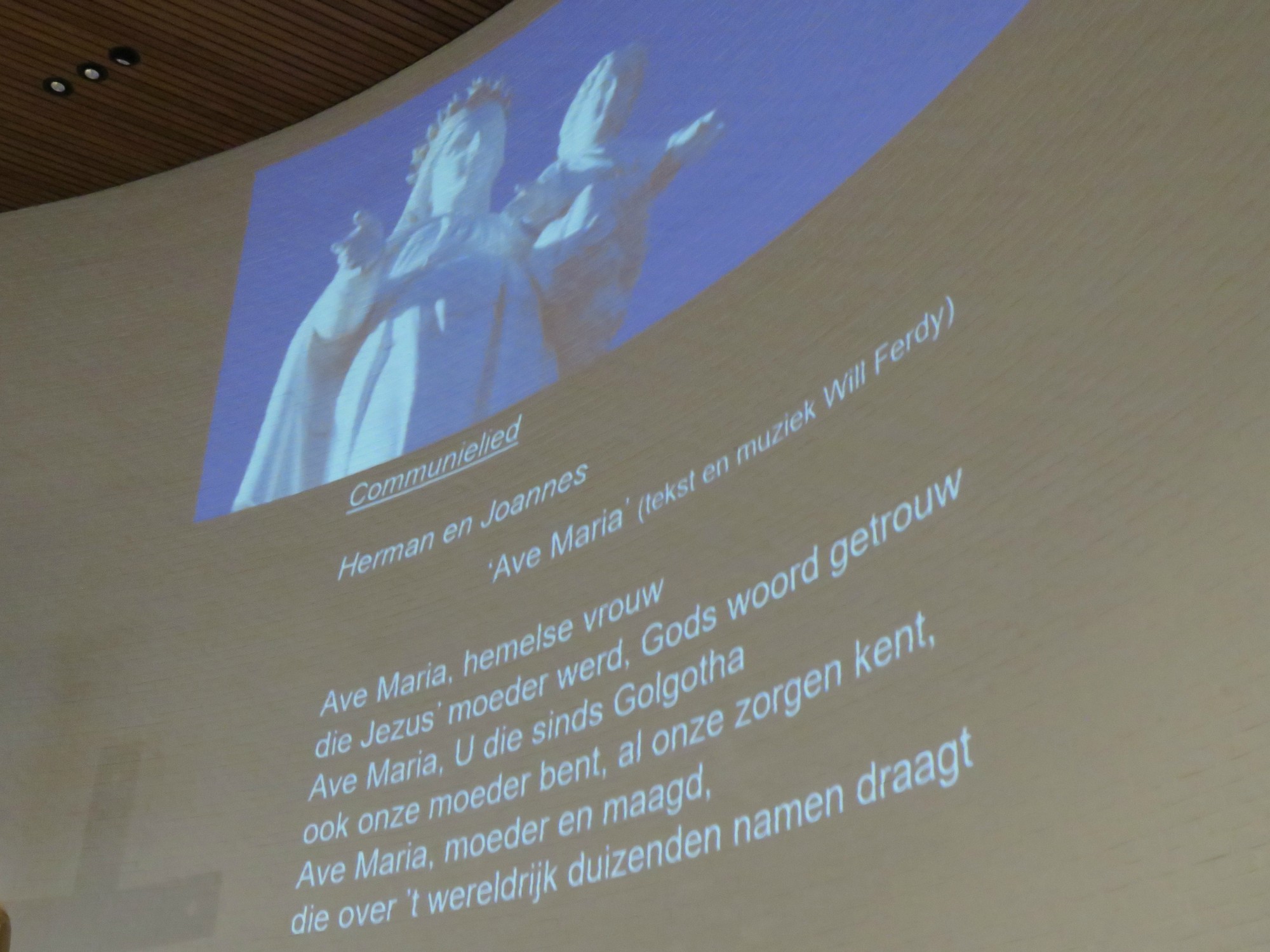 Ave Maria, tekst en muziek door Will Ferdy, uitgevoerd door Herman Augustyns en Joannes Thuy aan het orgel